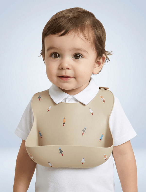 Babero Plastico Cohetes Ref. BA5