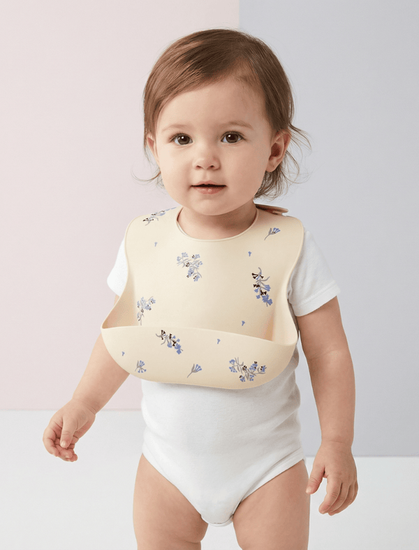 Babero Plástico Crema Y Flores Azules Ref. BA8