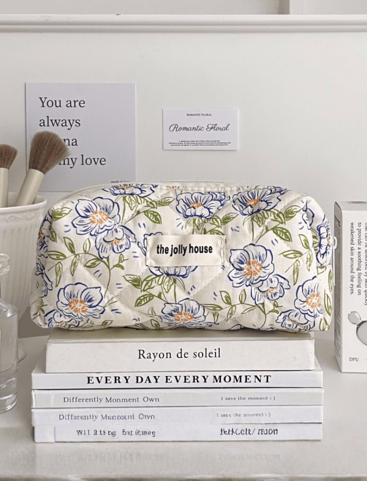 Cosmetiquera Floral Blanca Pequeña Ref. C047