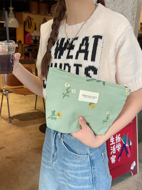 Cosmetiquera Floral Verde Ref. C051