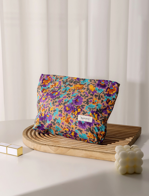 Cosmetiquera Bloom Case Morada Ref. C092