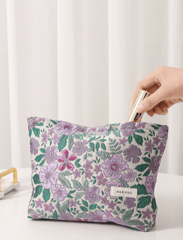 Cosmetiquera Flora Soft Morado Ref. C099