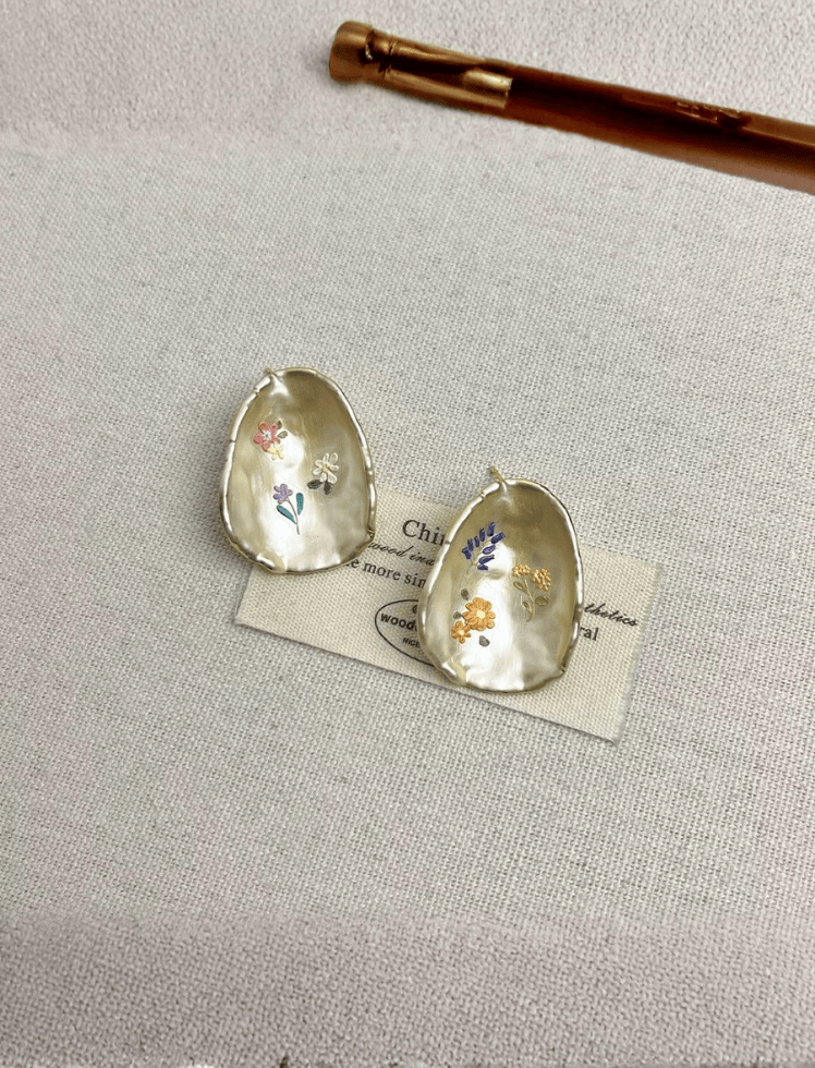 Aretes Floral Whimsy Plateado Ref. E31