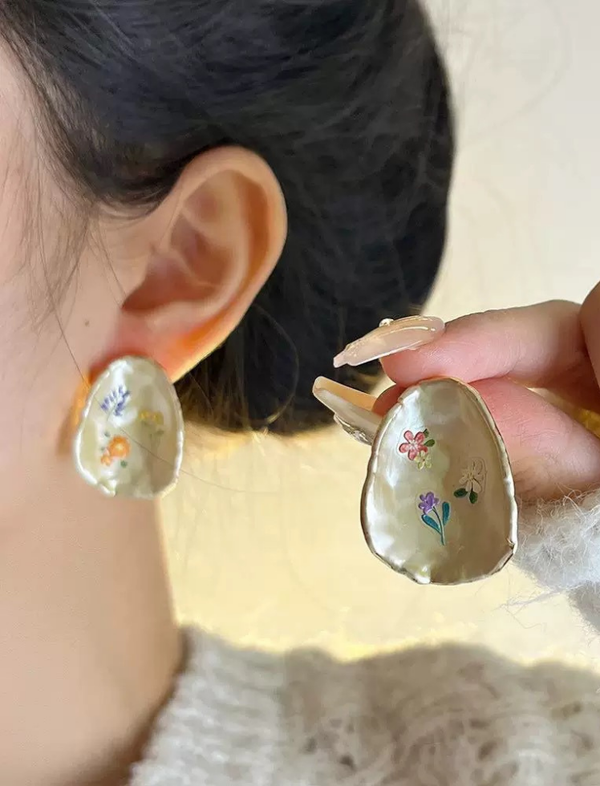 Aretes Floral Whimsy Plateado Ref. E31