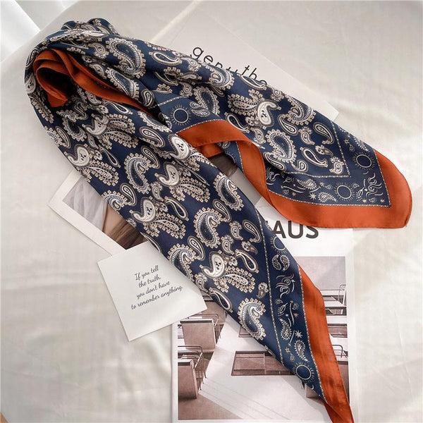 Pañoleta Floral Reverie Azul Oscuro Ref. SC4