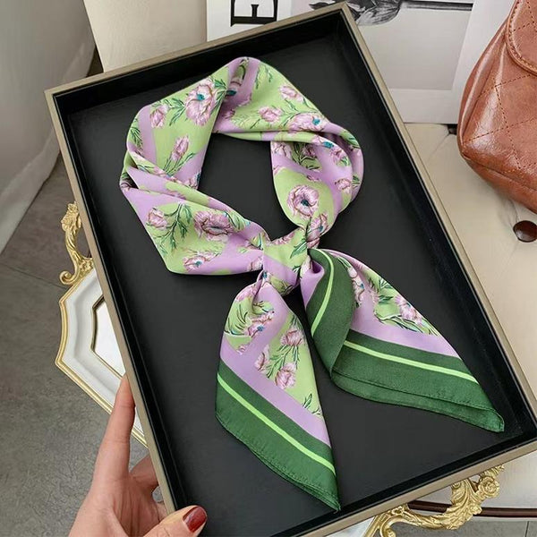 Pañoleta Floral Reverie Verde Ref. SC4