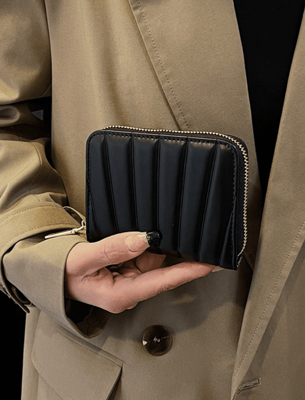 Billetera Pleated Zip Negra Ref. W096