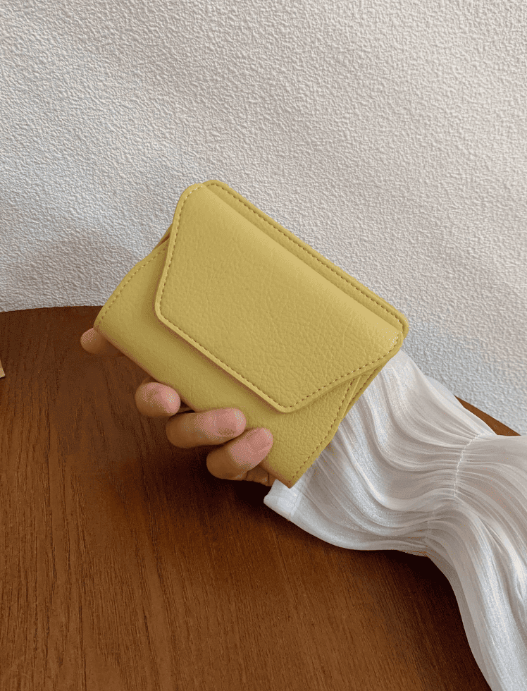 Billetera Mini Envolvente Amarilla Ref. W131