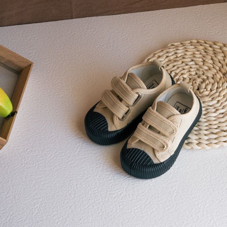 ZAPATOS DOBLE VELCRO BEIGE Y NEGRO
